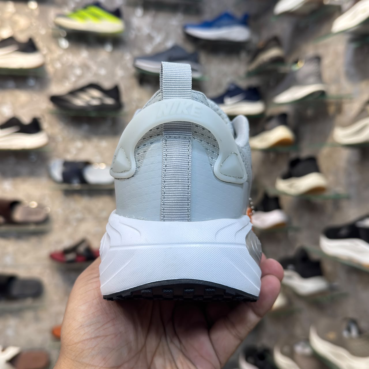 NK ZoomX Vomero “Light Grey”