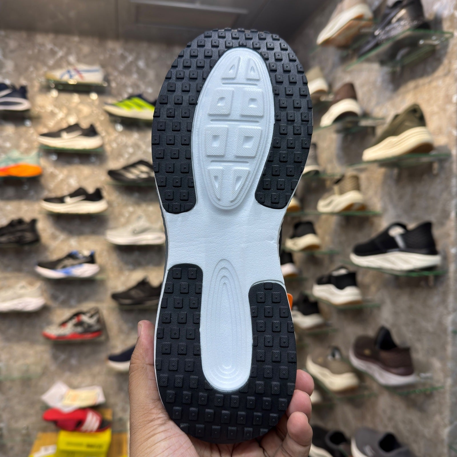 NK ZoomX Vomero “Black White”