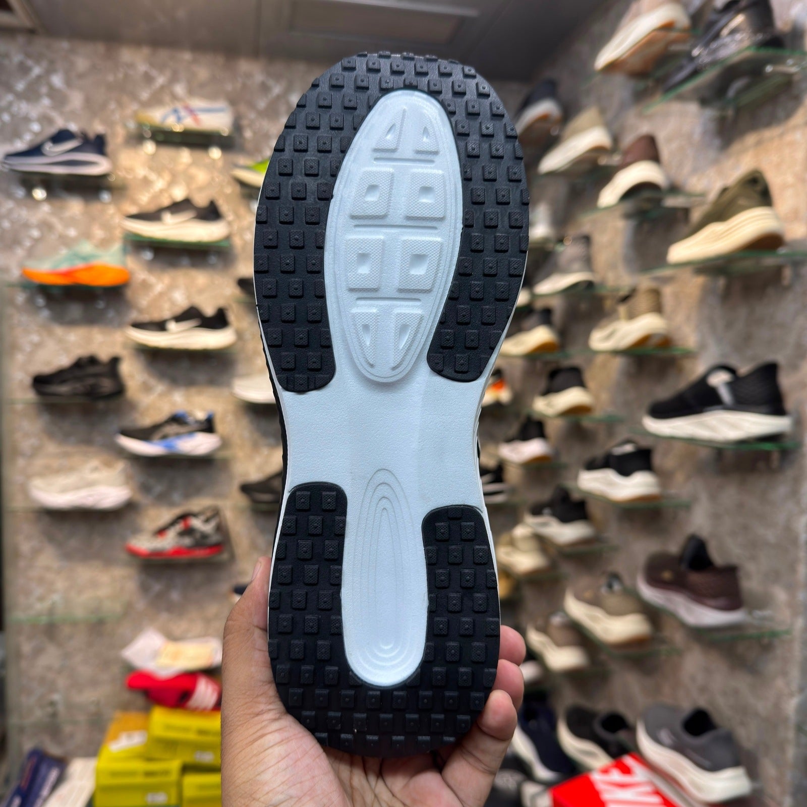 NK ZoomX Vomero “Dark Grey”