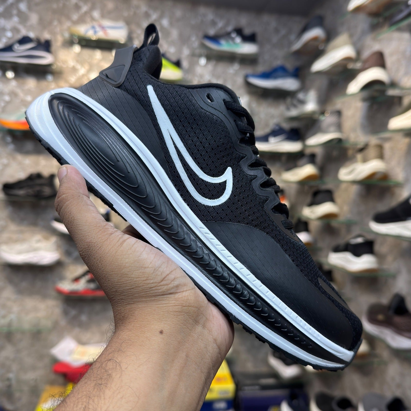 NK ZoomX Vomero “Black White”