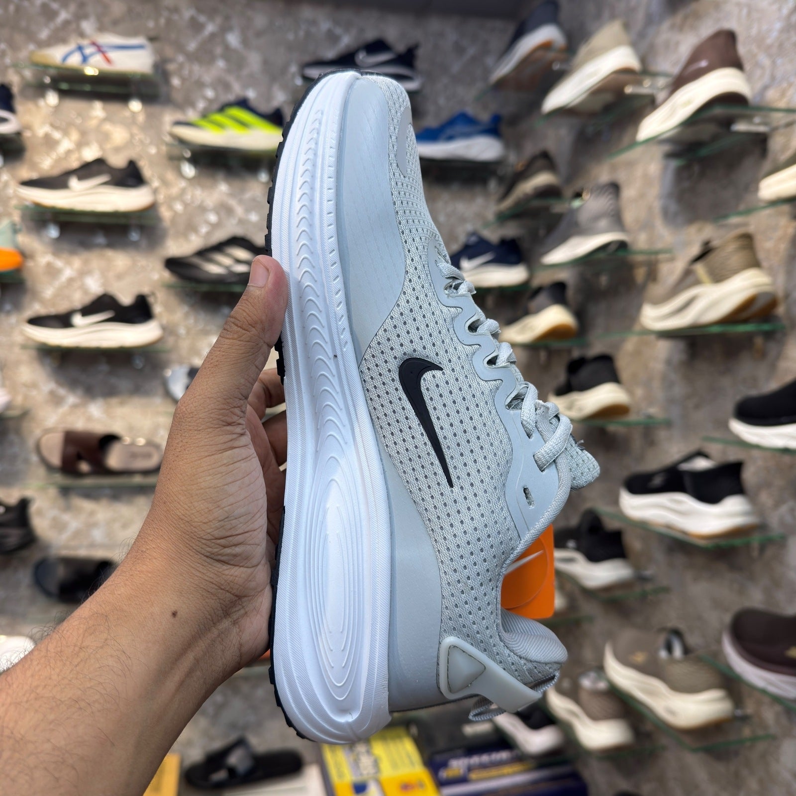 NK ZoomX Vomero “Light Grey”