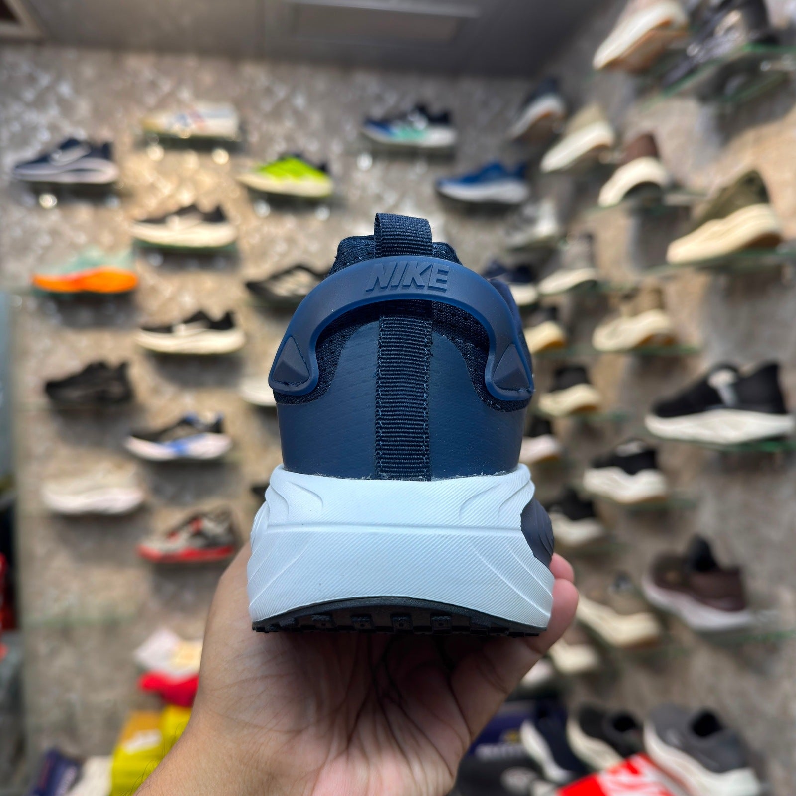 NK ZoomX Vomero “Navy”