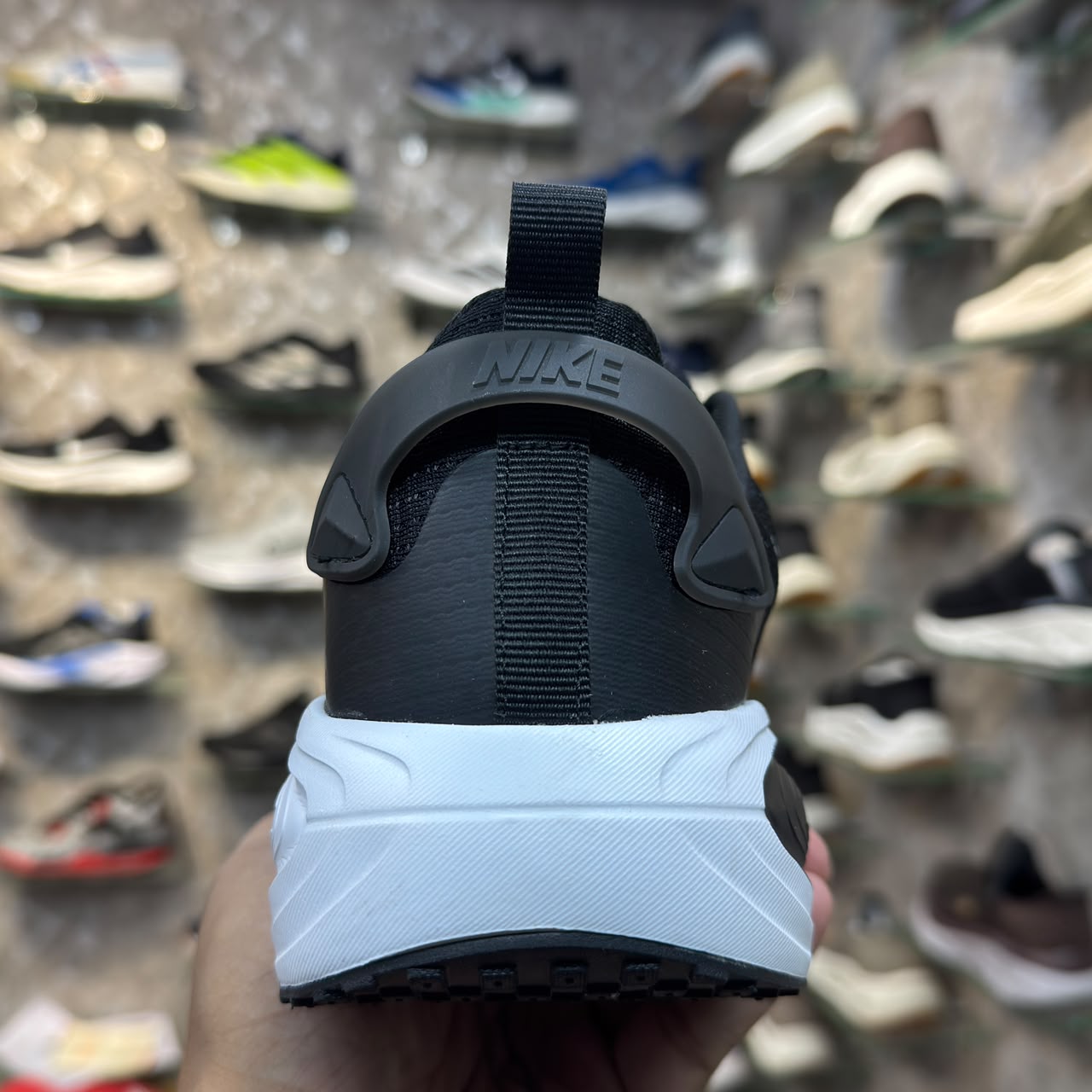 NK ZoomX Vomero “Black White”