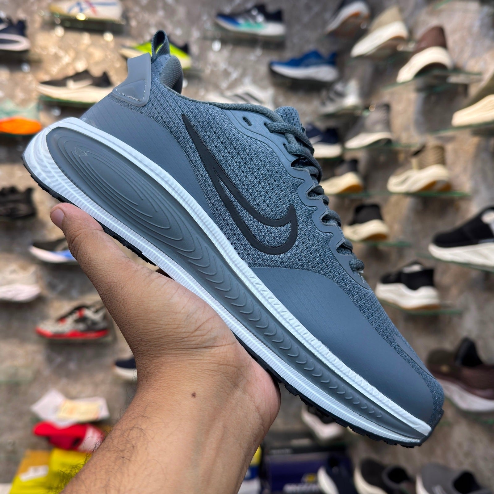 NK ZoomX Vomero “Dark Grey”