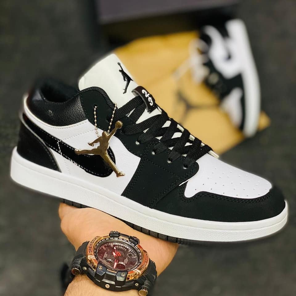 Air Jordan 1 Low Retro Black/White